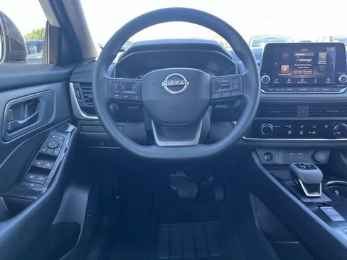 Used 2025 Nissan Rogue S FWD image 13