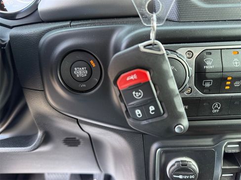 Used 2022 Jeep Gladiator Sport image 30