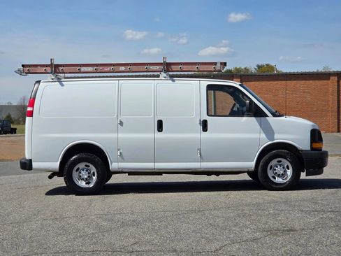 Used 2017 Chevrolet Express 2500 RWD image 7
