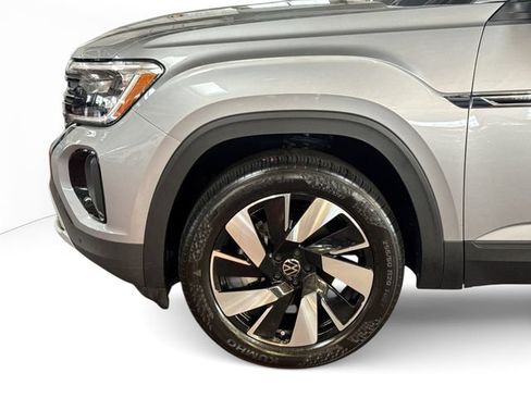 Used 2024 Volkswagen Atlas Cross Sport SE FWD image 19
