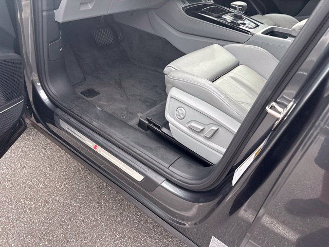 Used 2024 Audi Q5 2.0T Premium Plus w/ Premium Plus Package AWD/4WD image 5