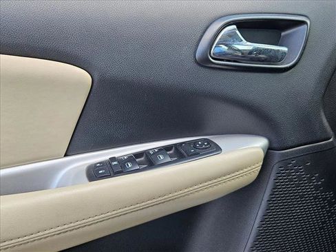Used 2018 Dodge Journey SXT w/ Connectivity Group FWD image 6