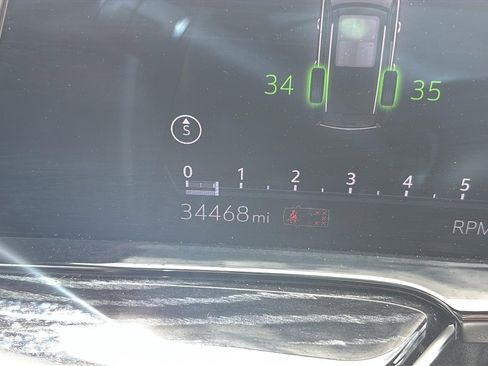 Used 2023 Cadillac Escalade ESV Sport w/ Touring Package image 9