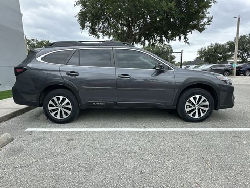 Used 2023 Subaru Outback Premium AWD/4WD image 10