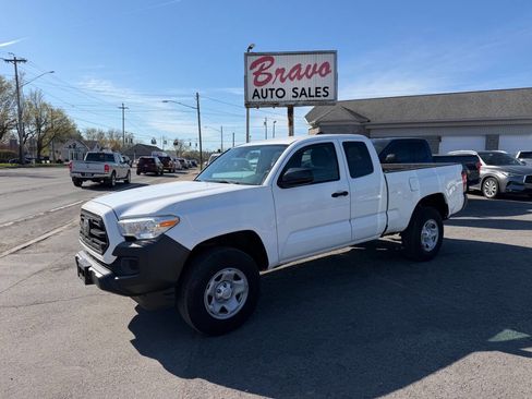 Used 2019 Toyota Tacoma SR AWD/4WD image 1