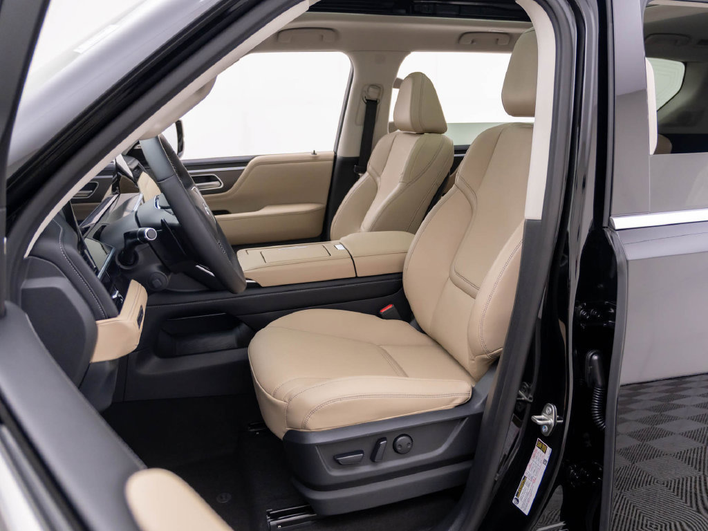 Certified 2026 INFINITI QX80 Pure w/ Cargo Package AWD/4WD image 16