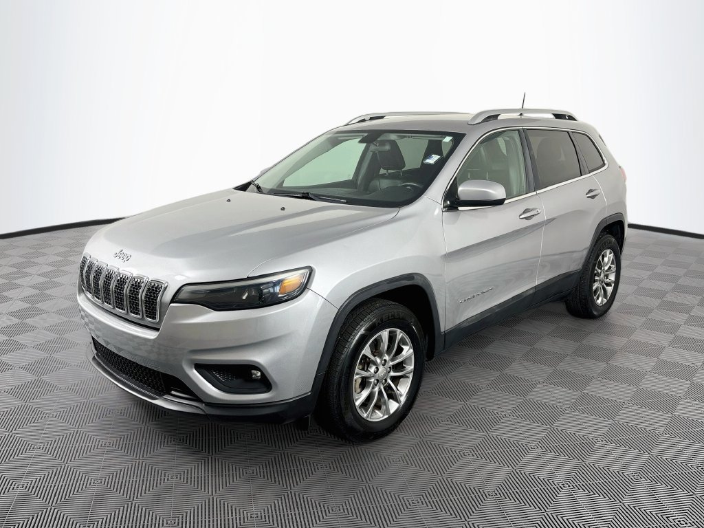 Used 2019 Jeep Cherokee Latitude Plus w/ Cold Weather Group AWD/4WD image 3
