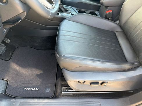 Used 2024 Volkswagen Tiguan SE AWD/4WD image 13