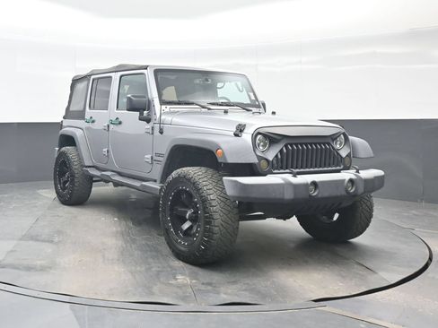 Used 2018 Jeep Wrangler Unlimited Sport S AWD/4WD image 9