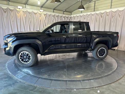 Used 2024 Toyota Tacoma TRD Off-Road AWD/4WD image 8