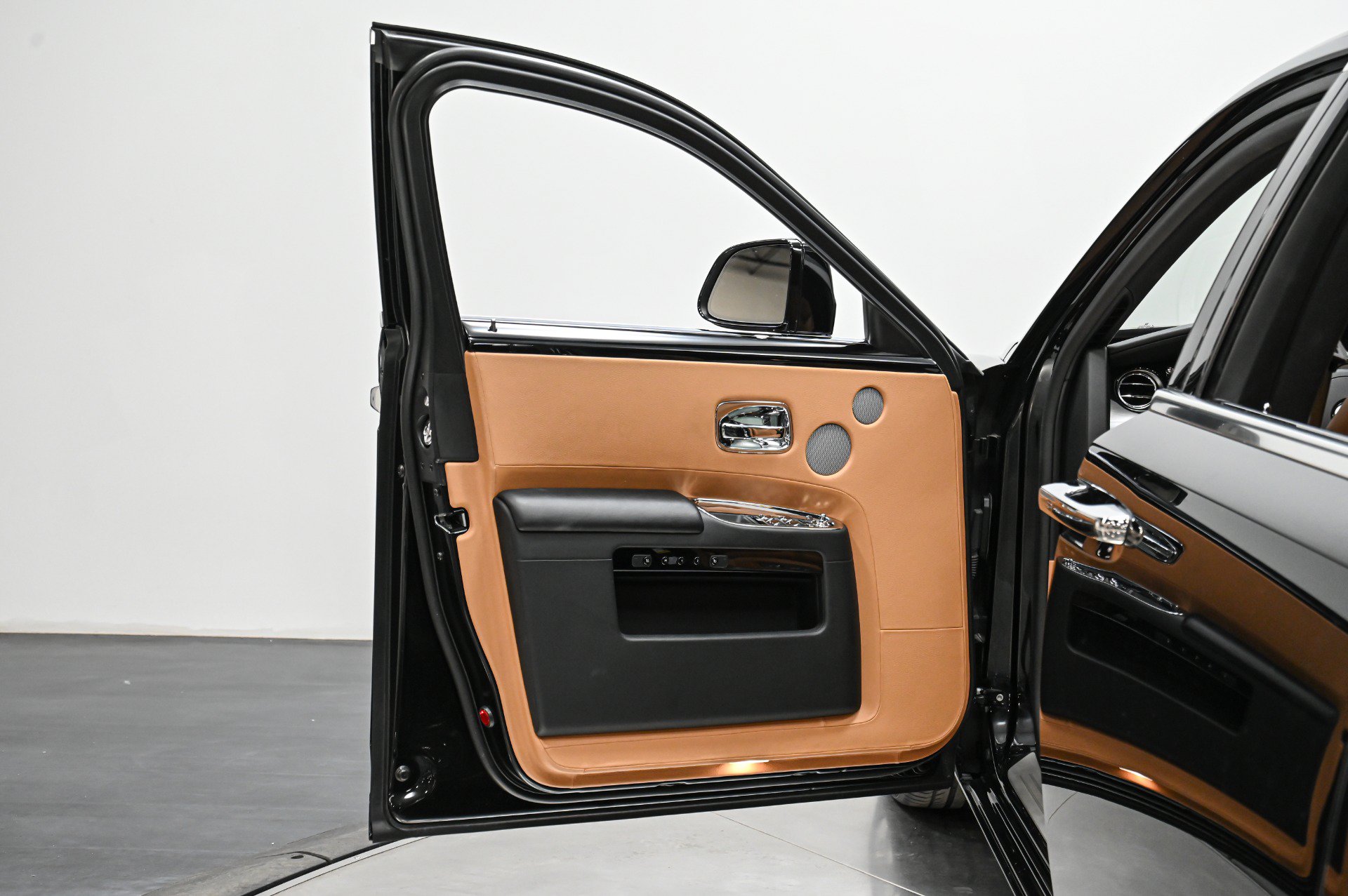 Used 2015 Rolls-Royce Ghost RWD image 24