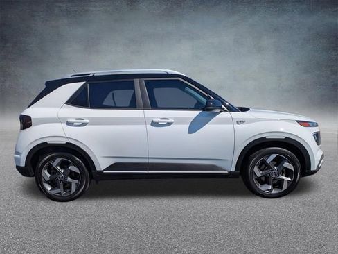 Used 2023 Hyundai Venue Limited FWD image 3
