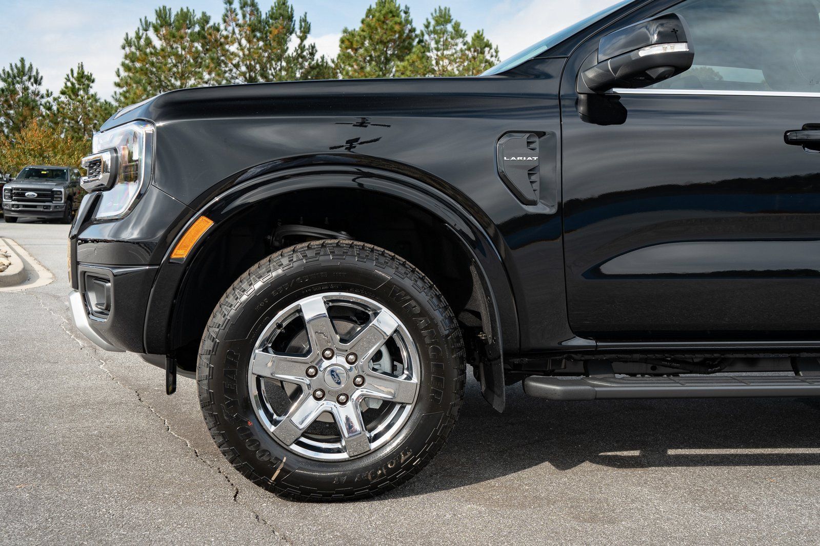 Used 2025 Ford Ranger Lariat w/ FX4 Off-Road Package AWD/4WD image 4
