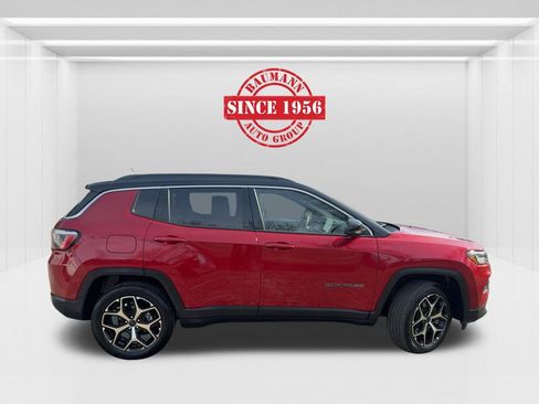 Used 2025 Jeep Compass Limited image 4