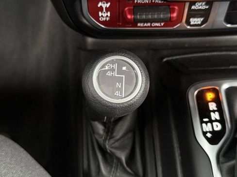 Used 2024 Jeep Wrangler Unlimited Rubicon AWD/4WD image 19