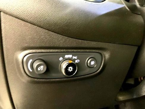 Used 2021 Chevrolet Equinox LT w/ Driver Convenience Package image 25