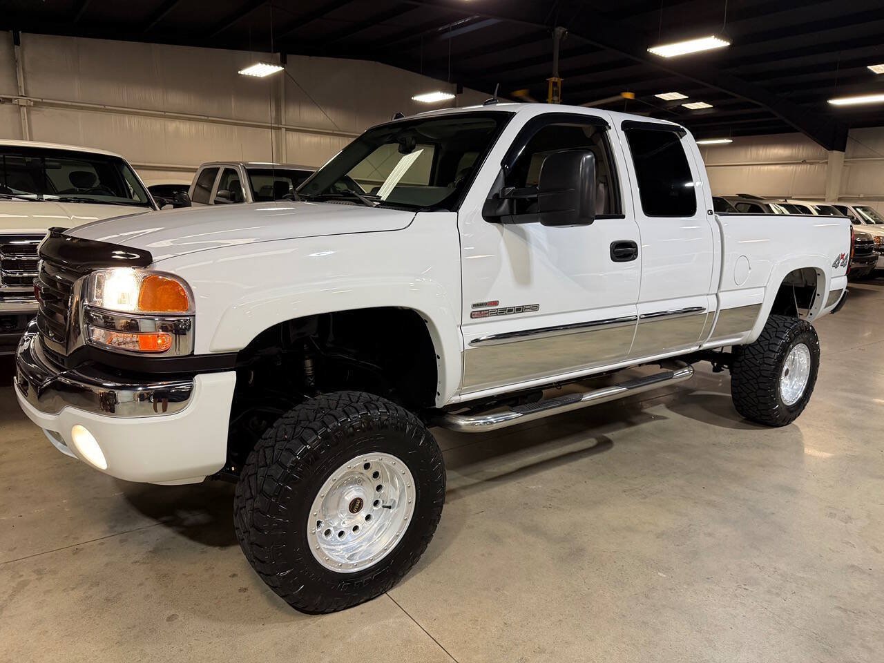 Used 2005 GMC Sierra 2500 SLT w/ Heavy-Duty Power Package AWD/4WD image 59