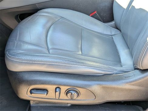 Used 2019 Buick Enclave Essence image 10