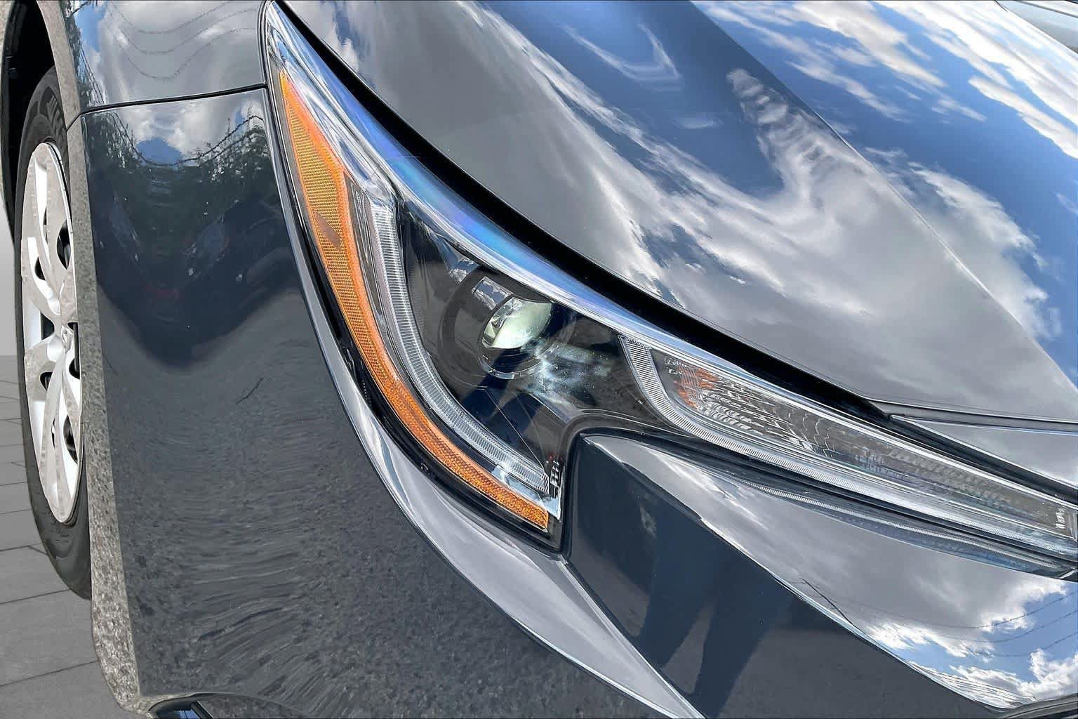 Used 2025 Toyota Corolla LE FWD image 27