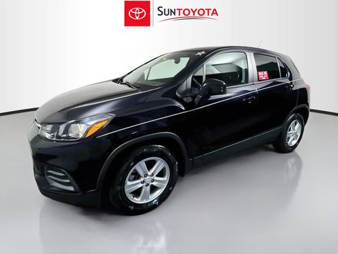 Used 2022 Chevrolet Trax LS w/ Tint and Cruise Package FWD image 9