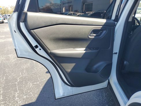 Used 2024 Nissan Rogue S image 22