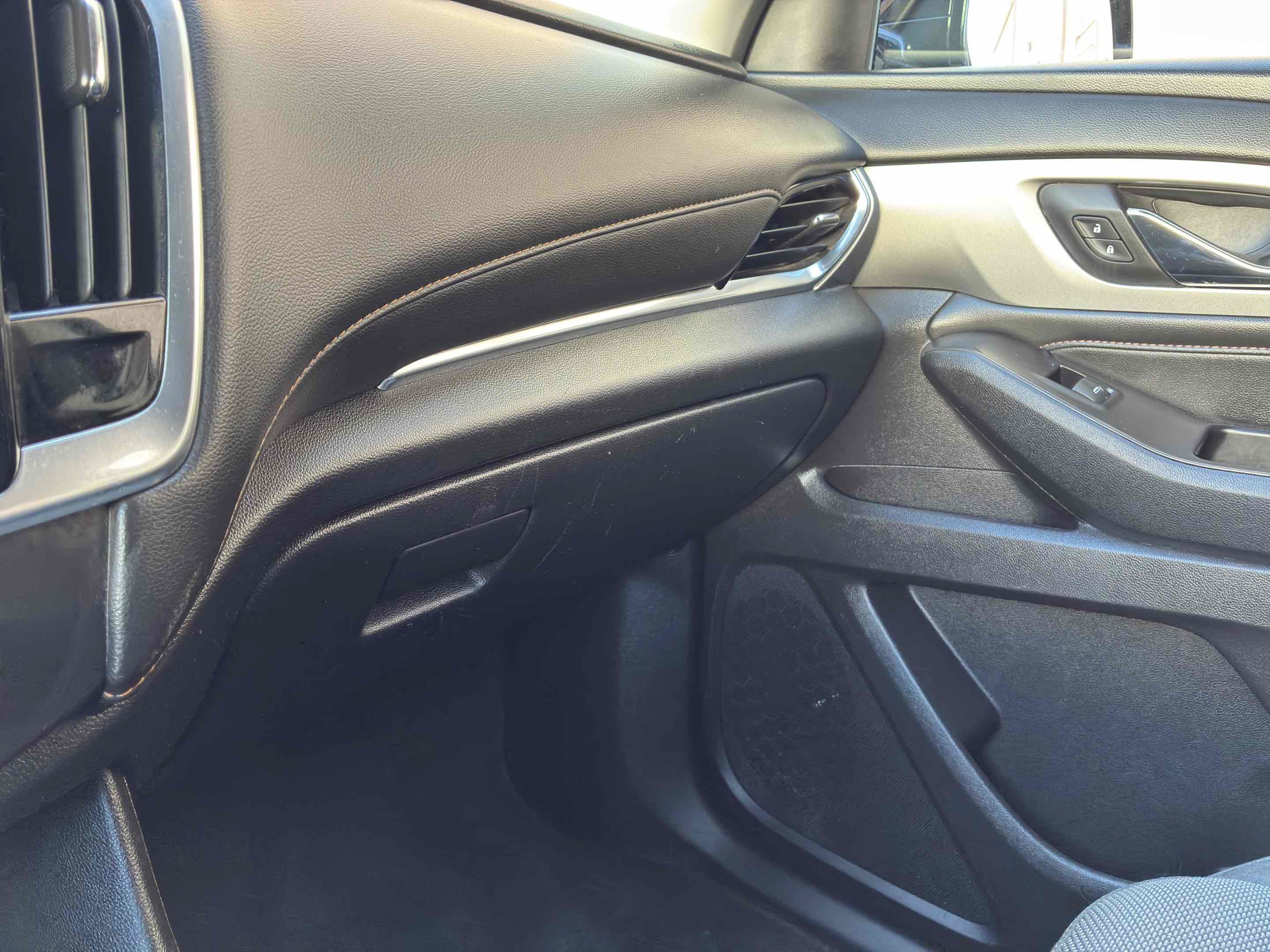 Used 2018 Chevrolet Traverse LT FWD image 28