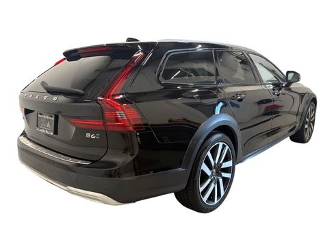 Used 2022 Volvo V90 B6 Cross Country w/ Lounge Package AWD/4WD image 4