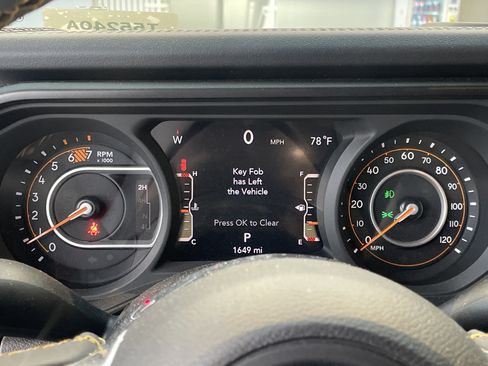 Used 2024 Jeep Wrangler Unlimited Sahara w/ Technology Group AWD/4WD image 21