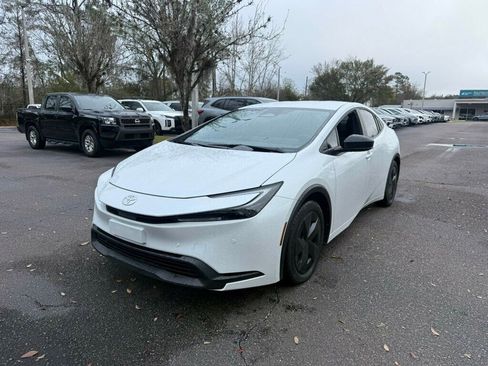 Used 2025 Toyota Prius LE image 1