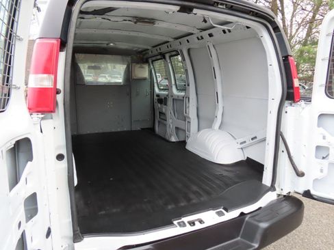 Used 2013 Chevrolet Express 2500 image 16