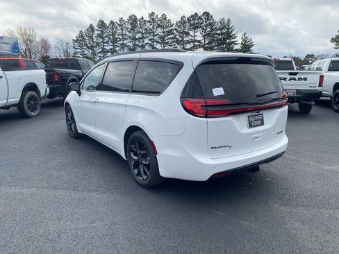 New 2026 Chrysler Pacifica Limited w/ S Appearance Package image 7