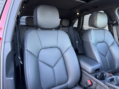 Certified 2025 Porsche Macan image 19
