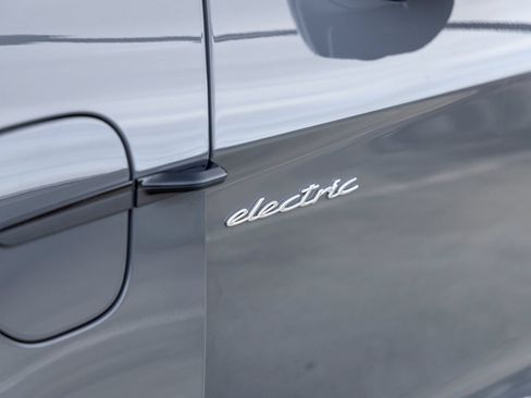 Certified 2025 Porsche Taycan AWD/4WD image 19