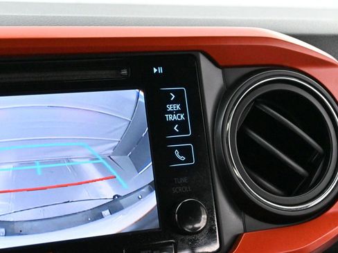 Used 2019 Toyota Tacoma TRD Sport image 22