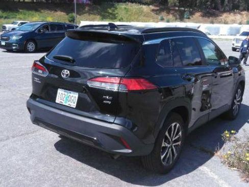 Used 2025 Toyota Corolla Cross XLE AWD/4WD image 2