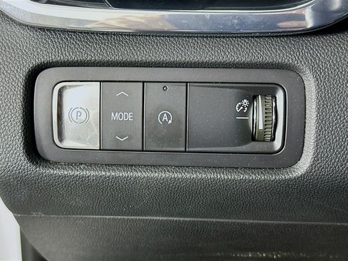 Used 2025 GMC Acadia Elevation image 16