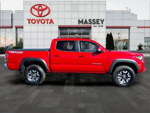 Used 2023 Toyota Tacoma TRD Off-Road image 2