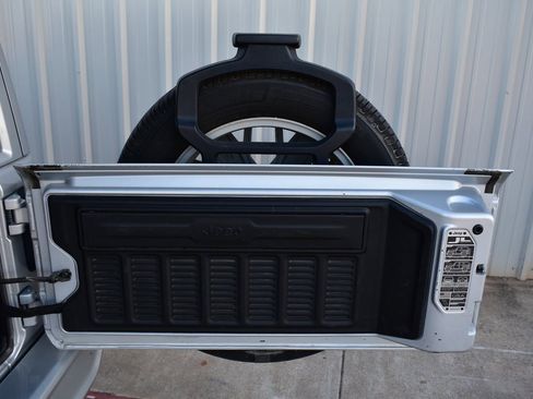 Used 2022 Jeep Wrangler Unlimited Sahara image 30