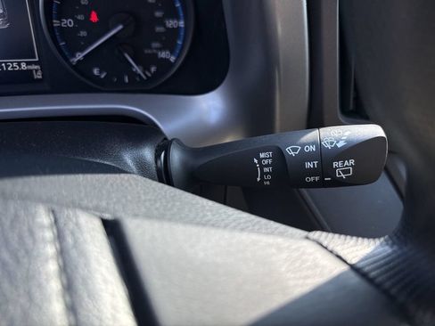 Used 2018 Toyota RAV4 LE FWD image 18