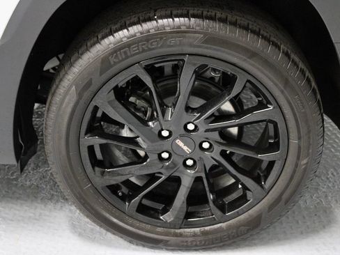 Used 2024 GMC Terrain SLE w/ Driver Convenience Package FWD image 19