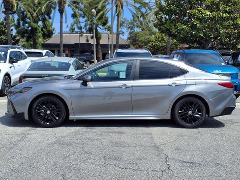 Used 2025 Toyota Camry SE w/ Convenience Package FWD image 3