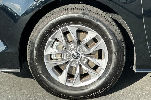 Certified 2026 Toyota Sienna XLE FWD image 31