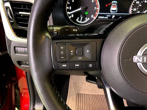 Used 2023 Nissan Rogue SL image 11