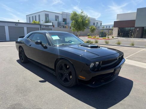 Used 2014 Dodge Challenger R/T RWD image 7