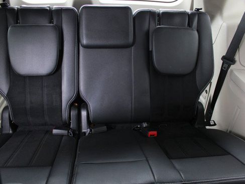 Used 2017 Dodge Grand Caravan SXT FWD image 12