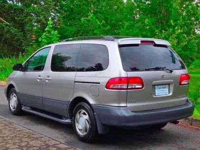 Used 2001 Toyota Sienna XLE