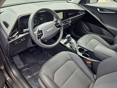 Used 2025 Kia Niro EX FWD image 10