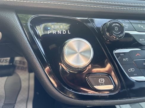 Used 2020 Chrysler Pacifica Limited w/ Advanced Safetytec Group FWD image 24