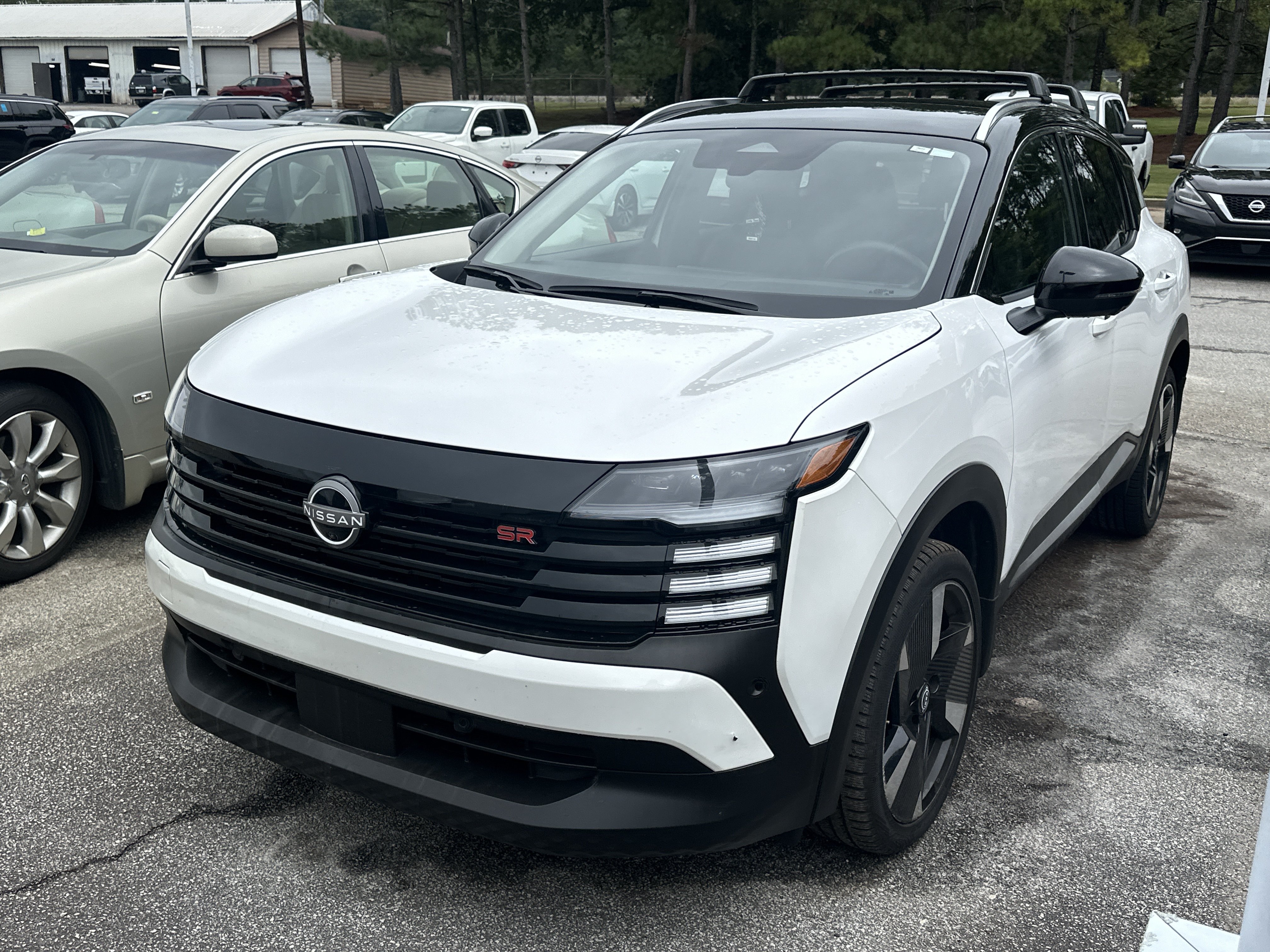 Used 2025 Nissan Kicks SR FWD image 1