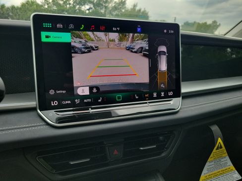 New 2026 Volkswagen Tiguan SE FWD image 21